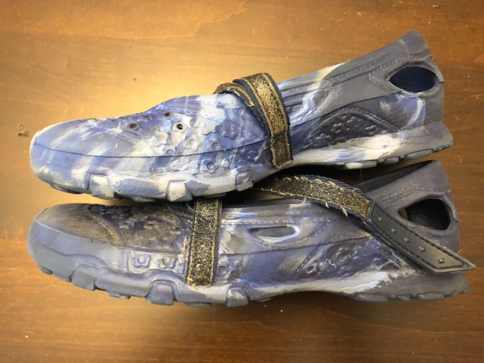 Zapatos de goma para niñas azul marino y blanco talla 3 Foto 3 de 4