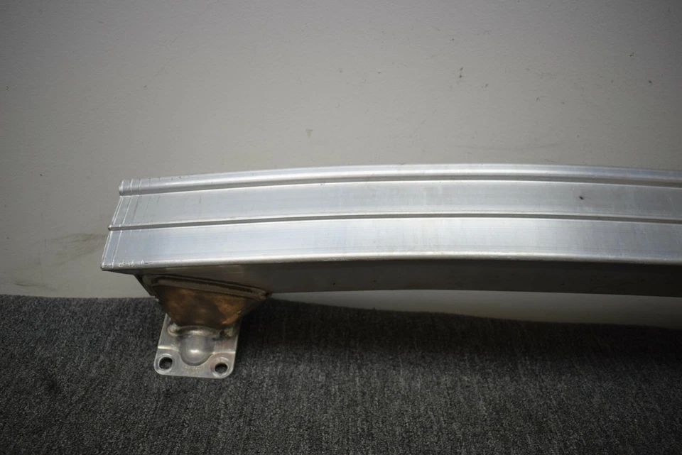 Barra de refuerzo trasera Porsche Panamera S 970 2010-2016 OEM de fábrica Foto 2 de 4