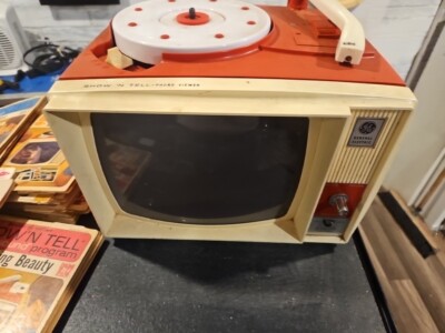 1964 GE Show'n Tell Phono Viewer  W/ 21 Complete Records! 
