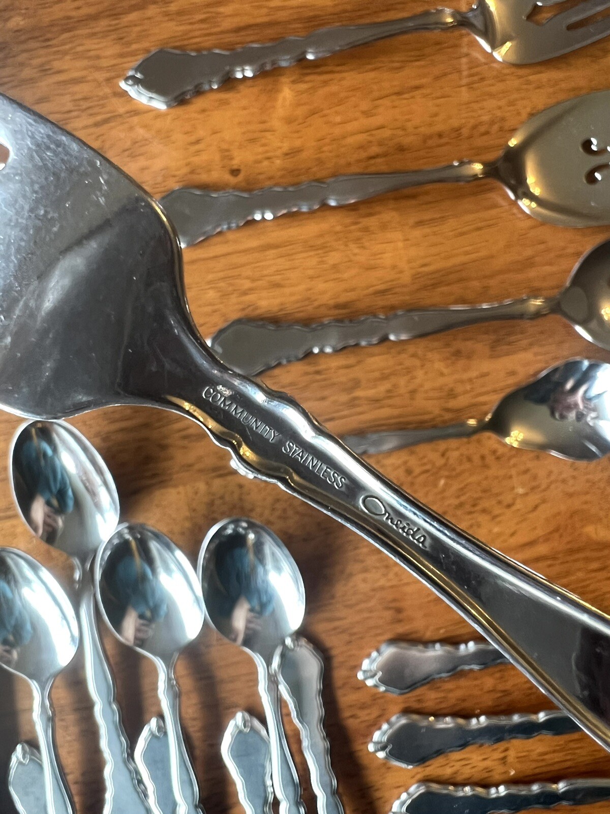 Oneida Community SATINIQUE Stainless Flatware Set of 42 Pieces Spoon