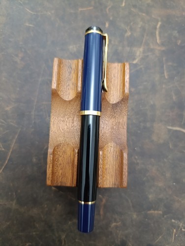 Pelikan M250 Blue Black F 14CT Gold Nib Fountain Pen - Picture 8 of 8