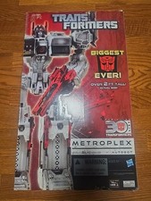 Transformers Generations 2014 Titan Class Metroplex Thrilling 30 BIG Over 2 Feet