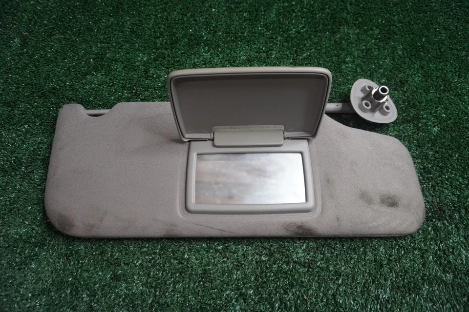 2004 2005 2006 2007 FORD TAURUS PASSENGER SIDE RH Sun Visor OEM 1 Peice VV615 - Image 2 of 4
