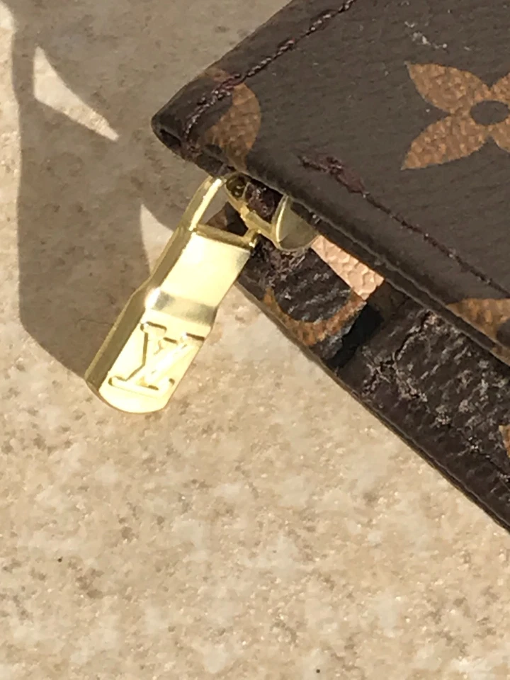 Mini sac pochette trousse LOUIS VUITTON d'occasion (tachée voir photos) - Imagen 3 de 4