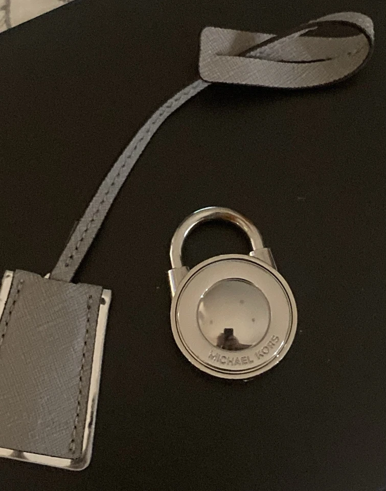MICHAEL Kors trava e chaveiro de substituição para SAFFIANO Hamilton cinza acabamento prata - Imagem 4 de 4