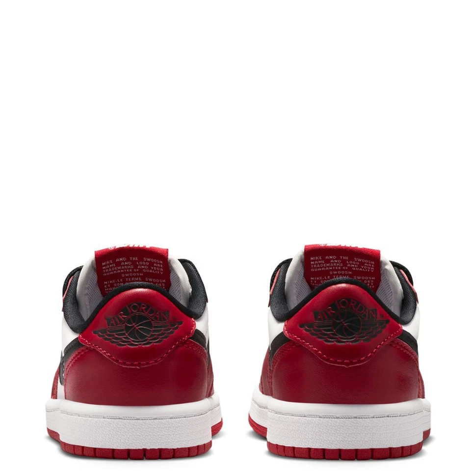 Jordan 1 Retro Bajo OG Varsity Rojo/Negro-Blanco Cumbre (HQ6997 600) para niños pequeños Foto 4 de 4