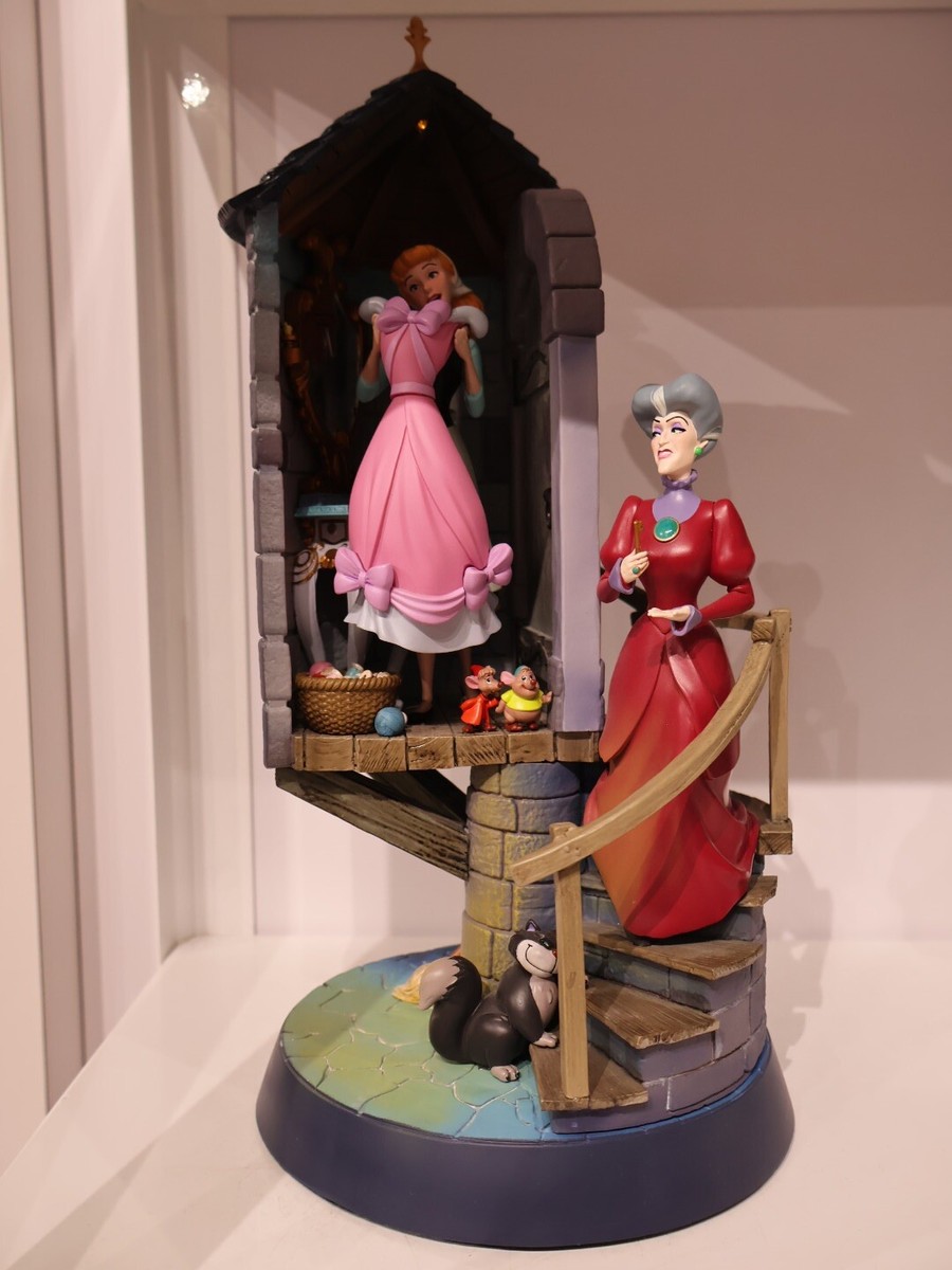ディズニー light-up figurine Disney Parks 2024 Cinderella