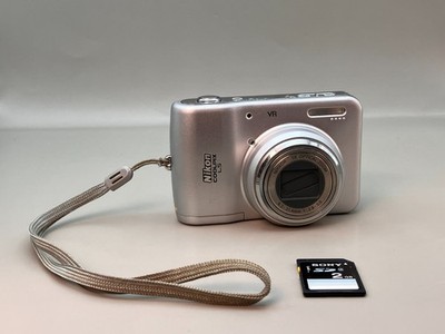 Nikon COOLPIX L5 7.2MP Digital Camera Silver 2GB SD Card -Issues