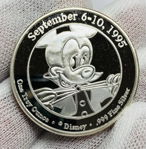 1995 Walt Disney World 25th Anniversary 1 oz .999 Fine Silver Art Round