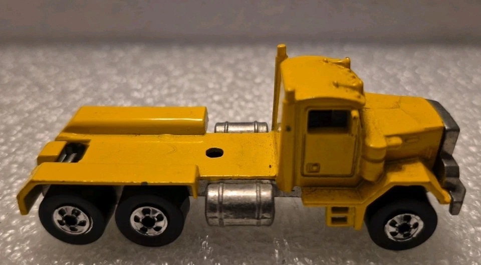 Hot Wheels Peterbilt Vintage 1979 Semi Truck Tractor Trailer Hauler Exc Cond - Image 3 of 4