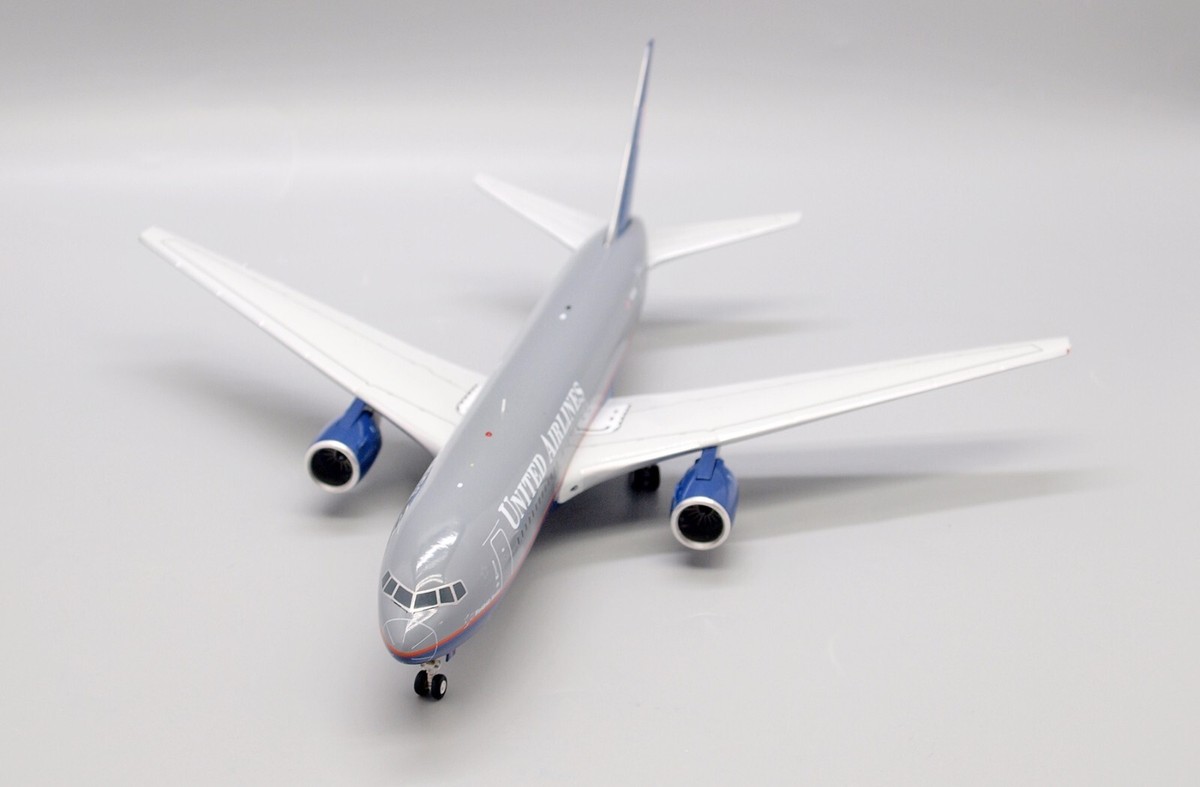 BOEING 767-200 UNITED AIRLINES REG: N608UA WITH STAND