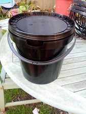 6 x 5 litre buckets SET / 6x black 5l tubs with lids and handles