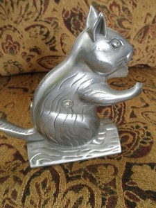 Squirrel NUTCRACKER Heavy Duty Aluminum Davey Crackit Rodent Animal Holds Nut A+