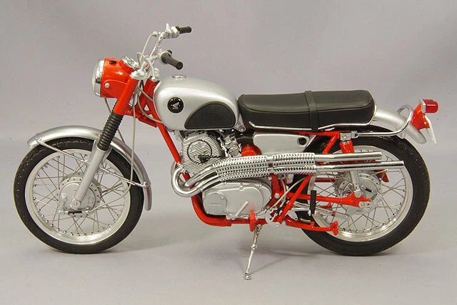 Ebbro Premium Collection Mmp Honda CL72 1962 Rosso 10011 1/10 Modello Japan 2... - Immagine 4 di 4