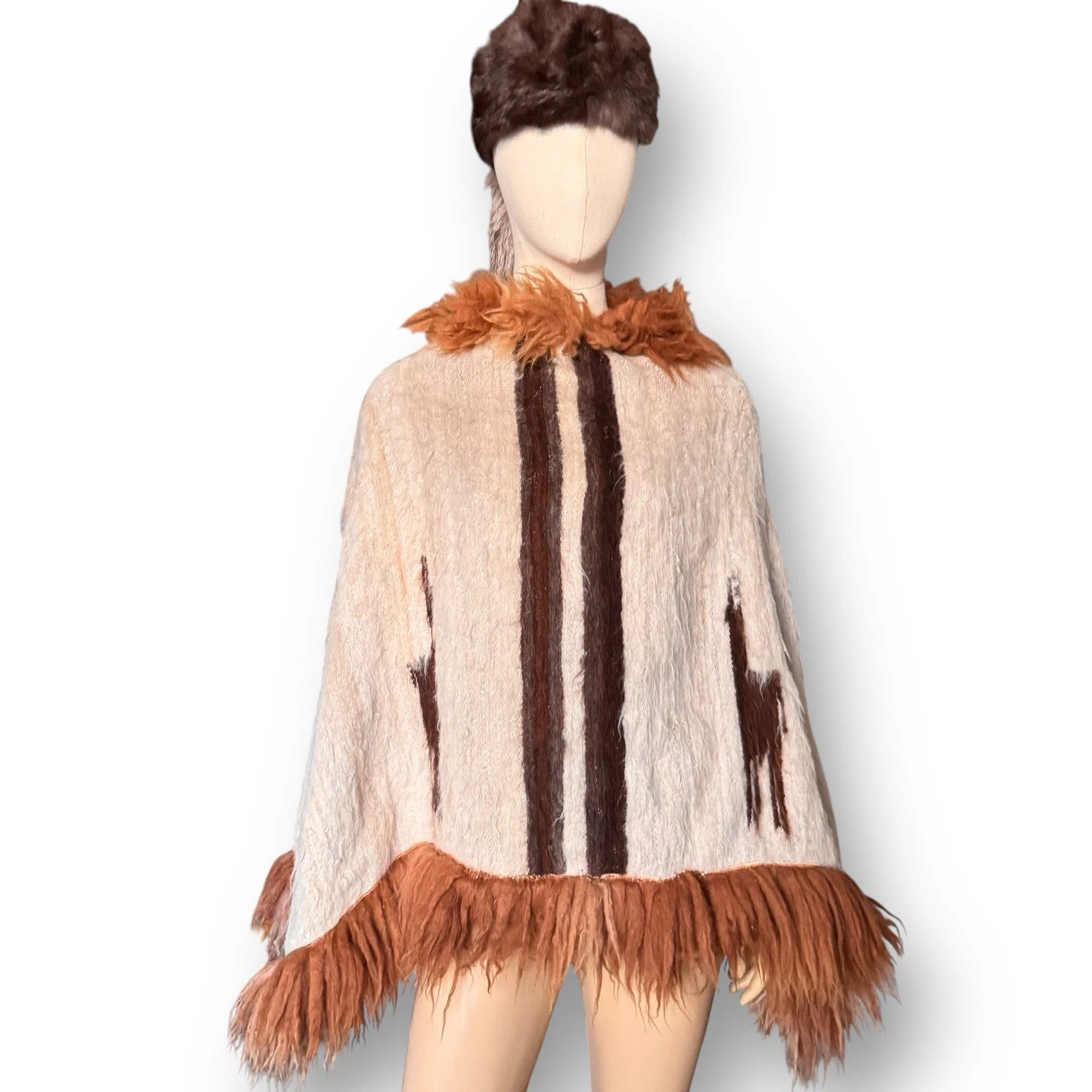 Vintage 1970s Peru OSFM Alpaca Wool Cape Poncho Fur Trim Boho Hippie Western