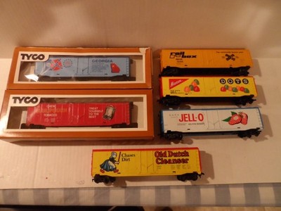 TYCO HO SCALE 50 FT. ADVERTISING BOX CARS LOT OF 6