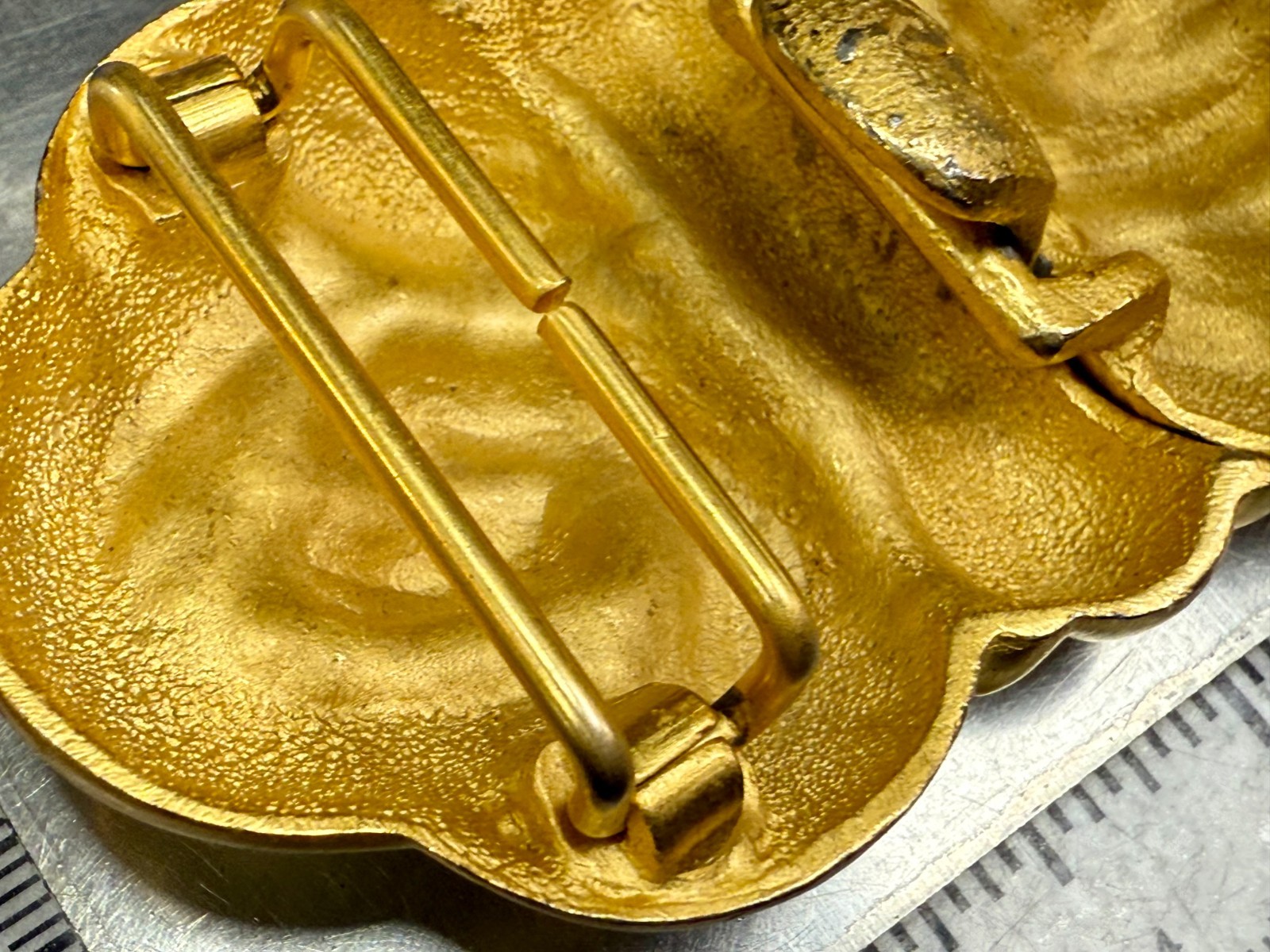 Ribbon Shaped Interlocking Two Piece Vintage Gold… - image 9