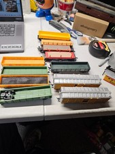 HO gondolas and dump cars lot