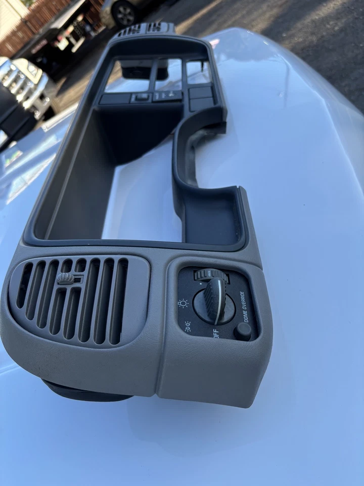 95-99 Chevrolet GMC C1500 Truck SUV Dash Cluster Radio Bezel Red OEM 15694859 - Image 3 of 3