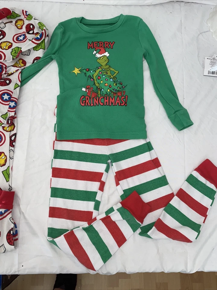 Lot of 2 Unisex Size 5 Pajamas But There More Like Size 4 Marvel & Dr. Seuss - Image 3 of 4