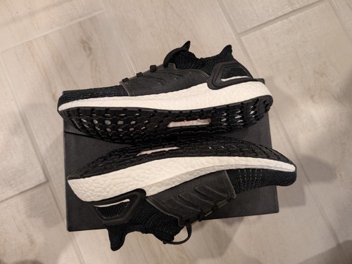 Taglia 5.5 - Adidas UltraBoost 19 Core Nero con - Foto 2 di 10