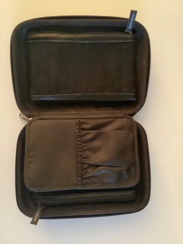 LAURA MERCIER HOME AWAY MAQUILLADOR PORTAFOLIO ESTUCHE DE TRANSPORTE 9,25” X 6,75” X3 Foto 3 de 4