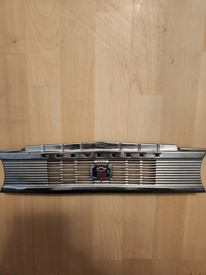 Chevy Special Deluxe 1942 moldura de tablero central/cubierta de rejilla de altavoz de radio Foto 2 de 4