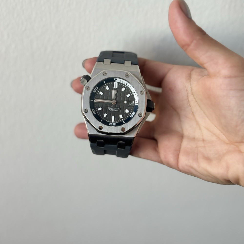 Audemars Piguet Royal OAK Offshore 15720ST 42 mm