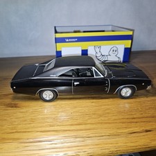 REVELL 1968 DODGE CHARGER 1/25 BLACK /  BULLI...
