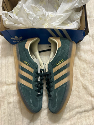 adidas Gazelle Suede Green/Beige Low Top Lace Up Men's Rubber Sole Sneaker