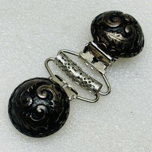 Vintage-Style Scroll Leaf Round Silver Tone Metal Sweater Cape Cloak Clasp • VG‼