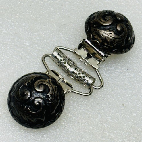 Vintage-Style Scroll Leaf Round Silver Tone Metal Sweater Cape Cloak Clasp • VG‼