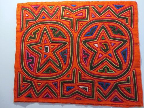 Antica applique rovesciata Kuna Mola arte tessile Panama 18" x 15" - Foto 1 di 15