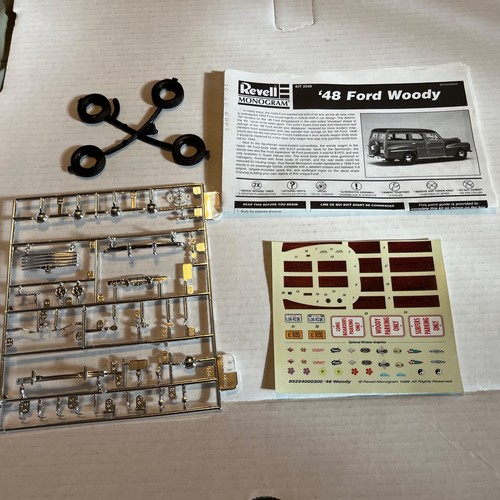 1948 Ford Woody Plastic Model Kit By Revell 1998 1:25 Scale - Picture 9 of 10