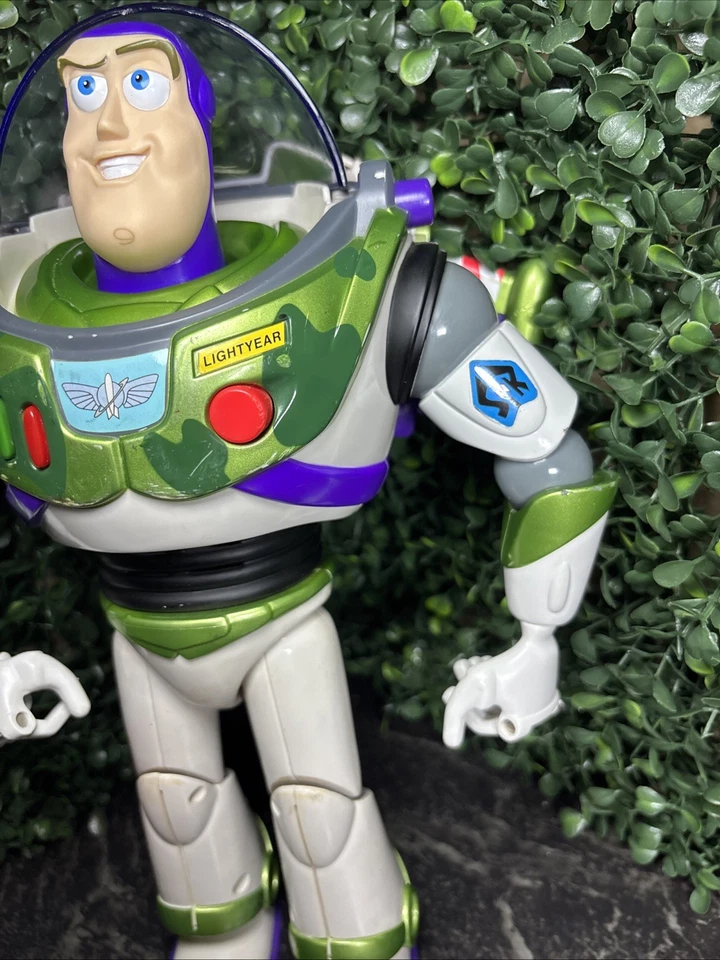DISNEY PIXAR TOY STORY 2 BUZZ LIGHTYEAR RESCUE GEAR CAMO TOY FIGURE - Image 4 of 4