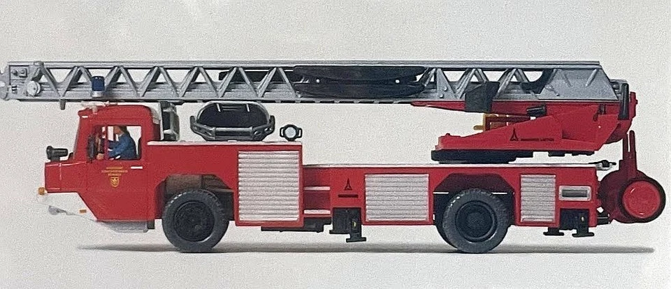 Preiser 1/87 (H0): 31134 Magirus Drehleiter DLK 23-12 n.B. "BF München" - Bild 2 von 4