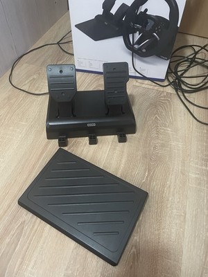 HORI RWA Rennlenkrad mit Pedalen für Sony PlayStation 4, verkabelt, Schwarz