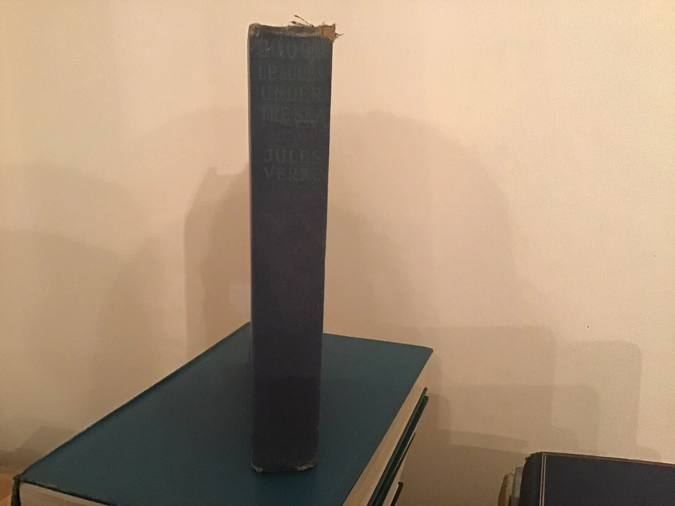 20,000 Leagues Under The Sea by Jules Verne, HC, Co. 1917, Grosset and Dunlap - Image 2 of 4
