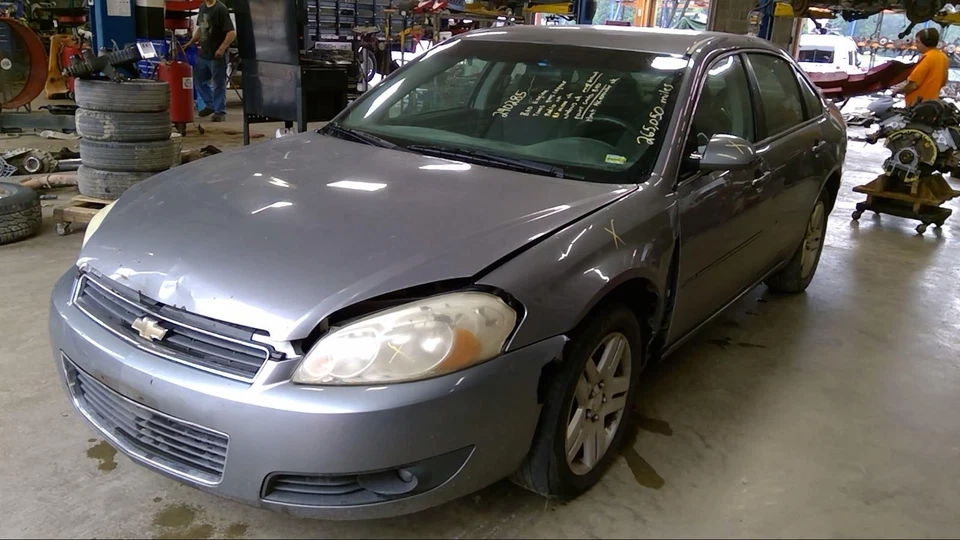 Manija de puerta exterior delantera izquierda usada se adapta a: Chevrolet Impala 2006 delantera izquierda Foto 3 de 4