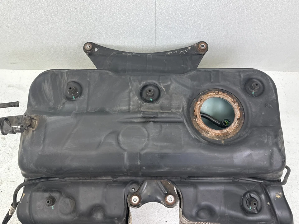 Audi A8L Quattro 2011-2018 depósito de combustible de gasolina OEM Foto 3 de 4