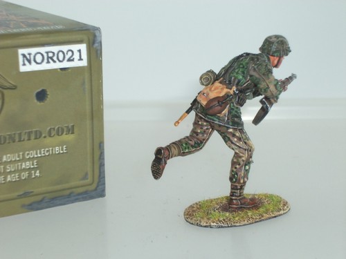 FIRST LEGION NOR021 EJÉRCITO ALEMÁN PANZER GRANADERO SOLDADO CORRIENDO CON RIFLE - Imagen 2 de 2