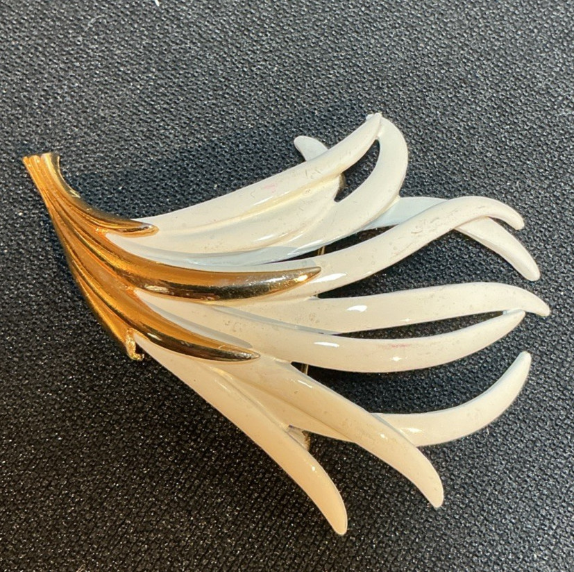 Vintage Monet white and gold tone enamel spray Pin Brooch