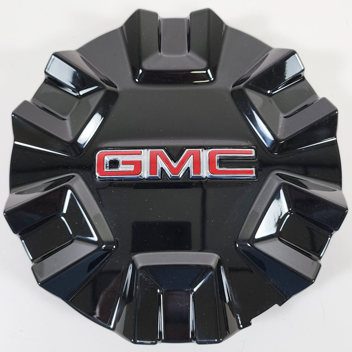 👀 ONE 2024-2026 GMC Sierra EV Denali 85122983R Black Center Cap GM # 86598448R
