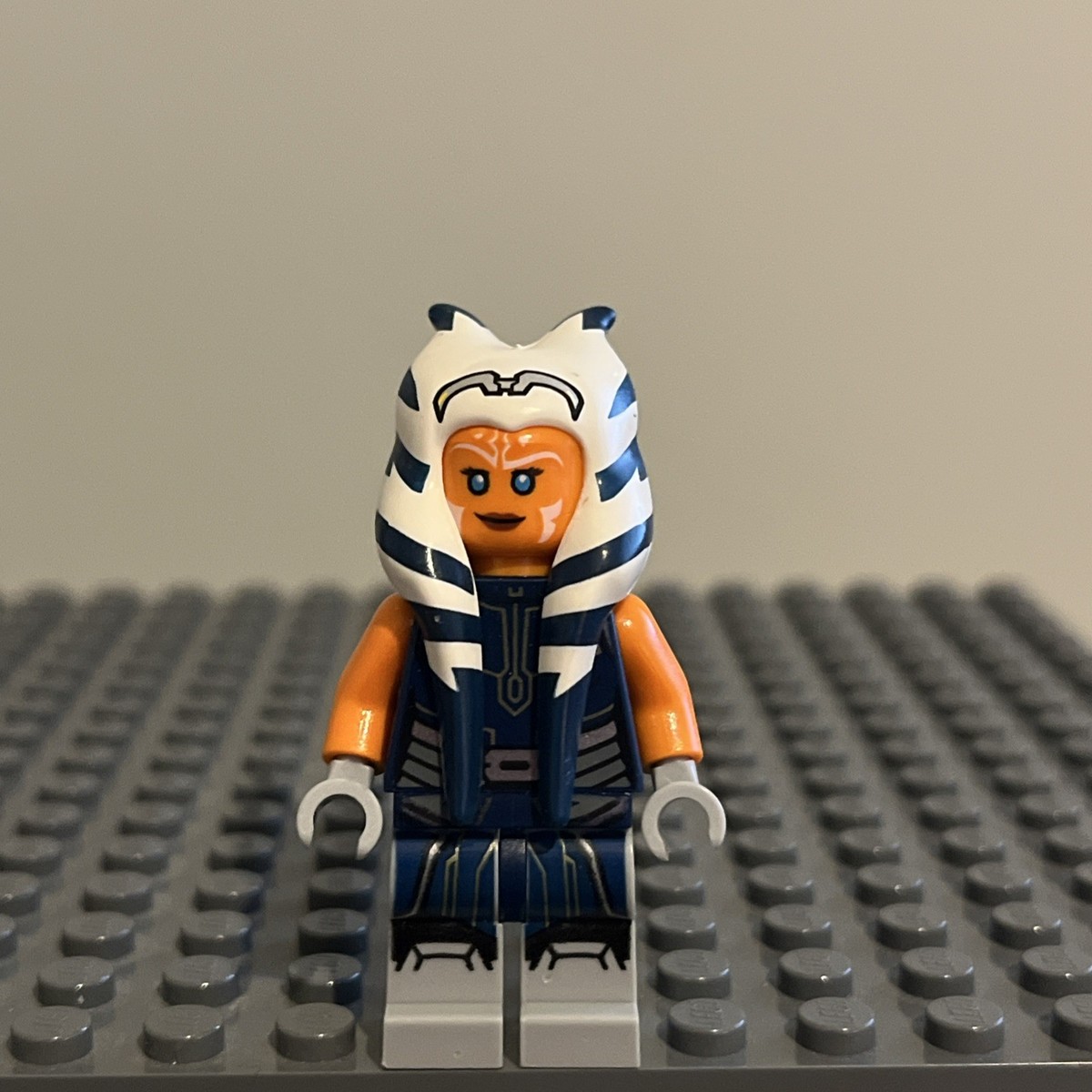 LEGO Authentic Star Wars Ahsoka Tano Minifigure 75310 75283 sw1096