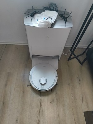 Ecovacs DEEBOT X1 e Omni Akku Saugroboter mit Absaugstation & Wischfunktion 