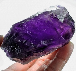 Muestra áspera faceta amatista púrpura natural de 511 quilates YDA315