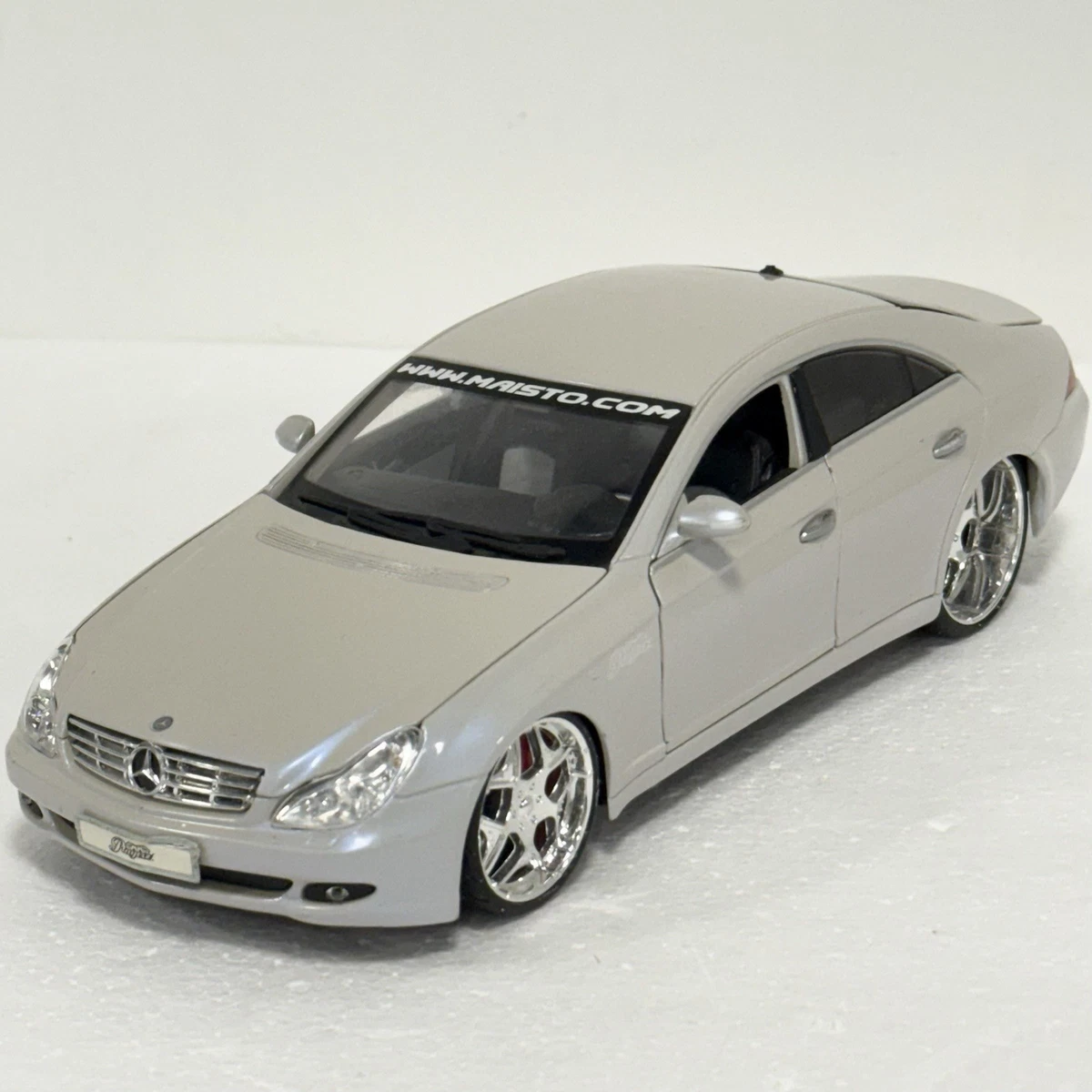 Maisto Mercedes-Benz 1:18 Scale Diecast Cars, Trucks & Vans for