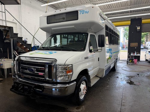 2017 Ford E-450 Super Duty 16 Passenger Shuttle Bus ADA Wheelchair Lift V10
