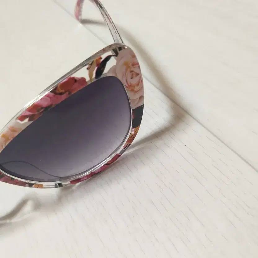 Flower Pattern Sunglasses - Unique Design - image 2