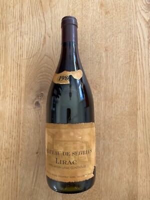 Biete eine Alte Flasche 198? LIRAC Chateau De Segries France.